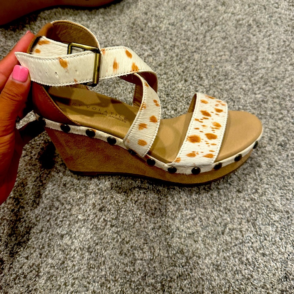 Size 8 cowprint wedges